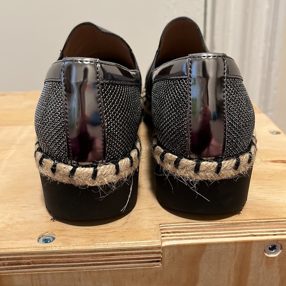 Comfy metallic loafers with espadrille detail. Size 39. - Picture 4 of 7
